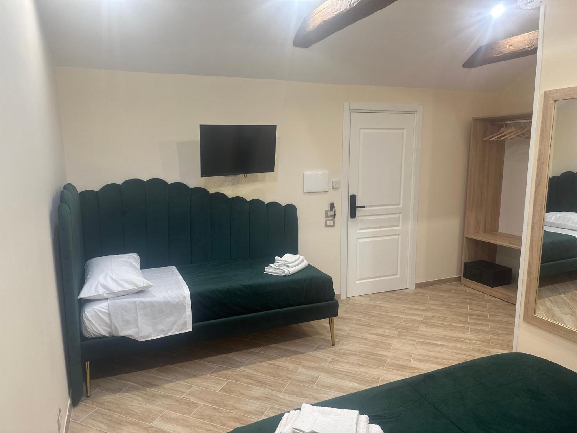 Attic Room Неаполь Экстерьер фото